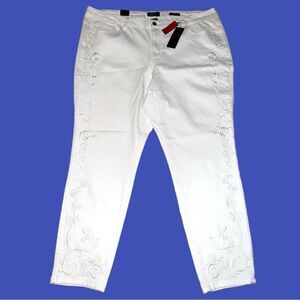 Earl white jeans new with tags!! Stretchy with white embroidered design up side